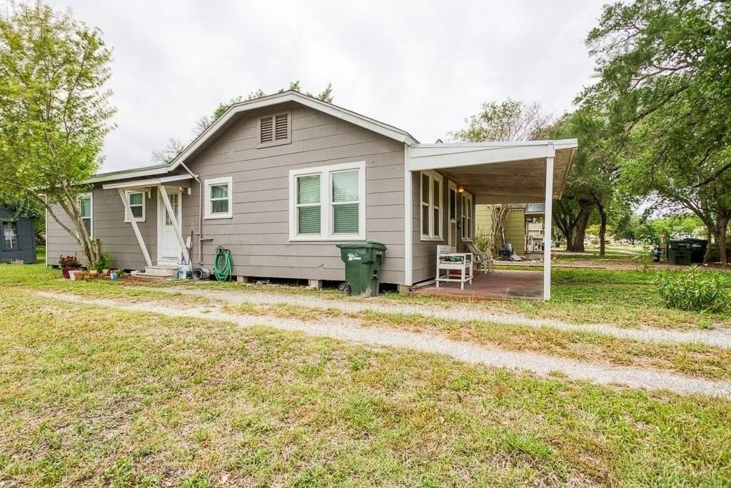 322 Fetick Ave - Photo 3 of 33