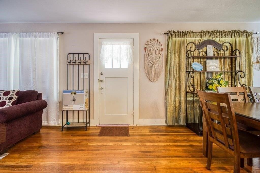 322 Fetick Ave - Photo 5 of 33