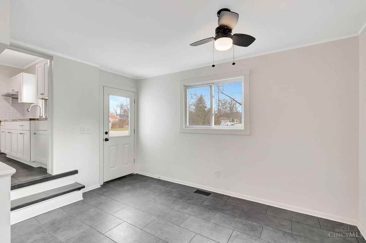 6985 Beechmont Ave - Photo 4 of 25