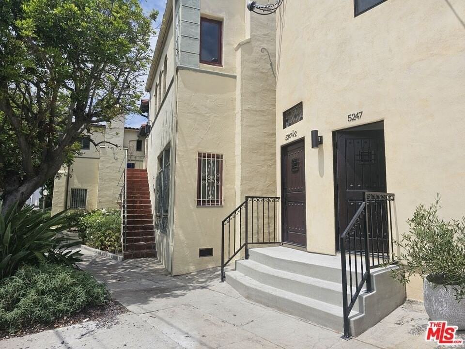 5247 West 9th Street - Photo 2 of 21