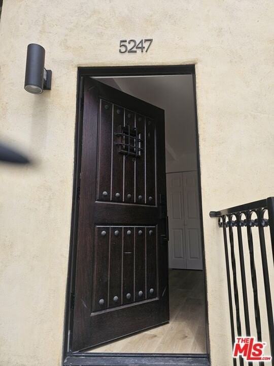 5247 West 9th Street - Photo 3 of 21