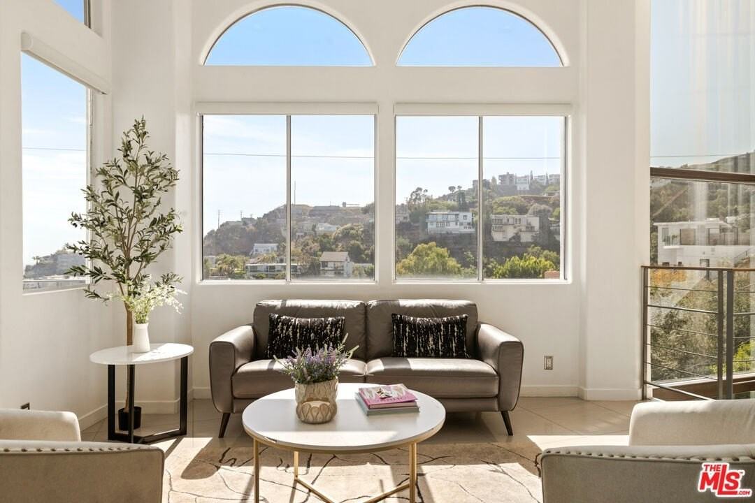 8435 Franklin Avenue - Photo 2 of 50