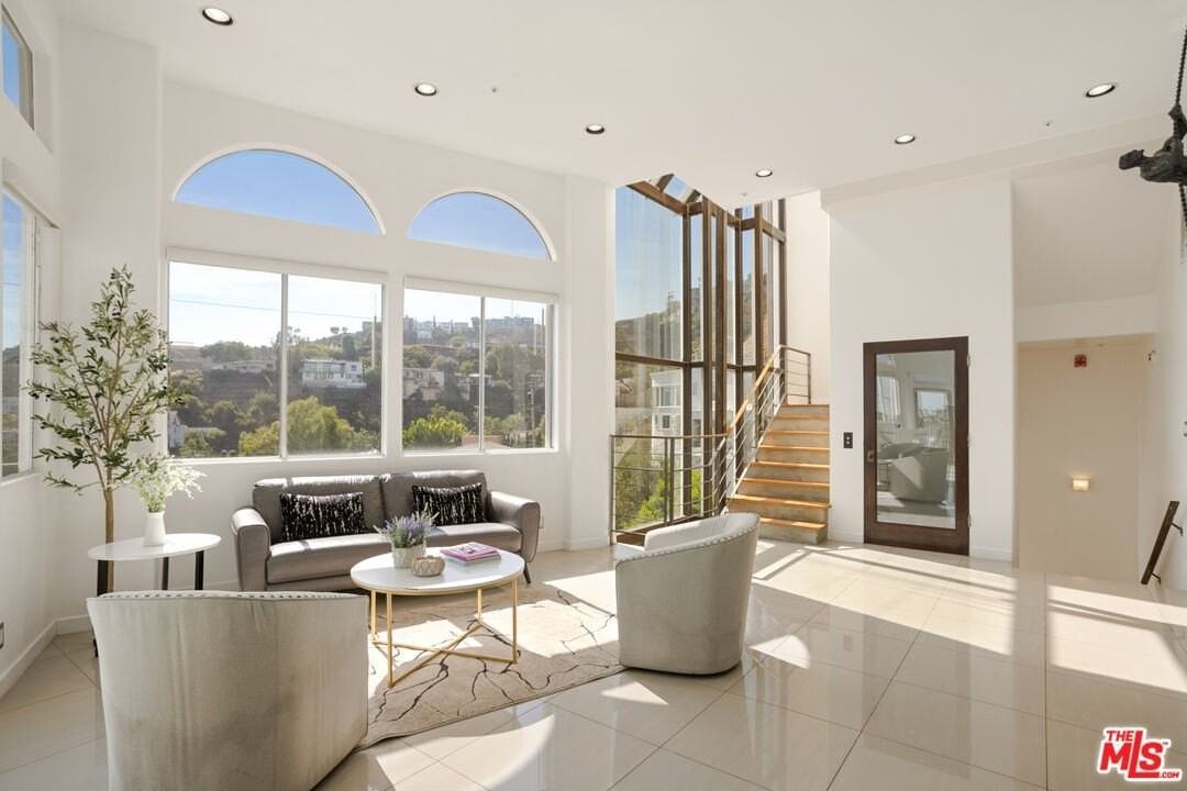 8435 Franklin Avenue - Photo 3 of 50