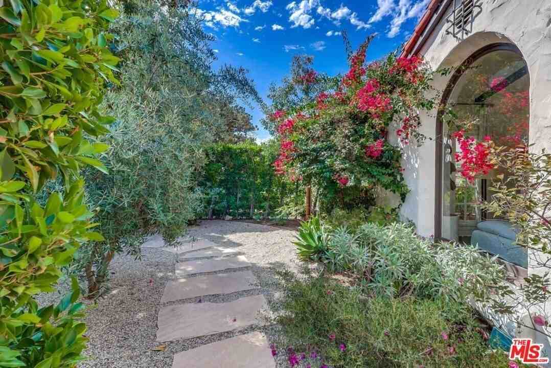 1249 Ethel St - Photo 4 of 33