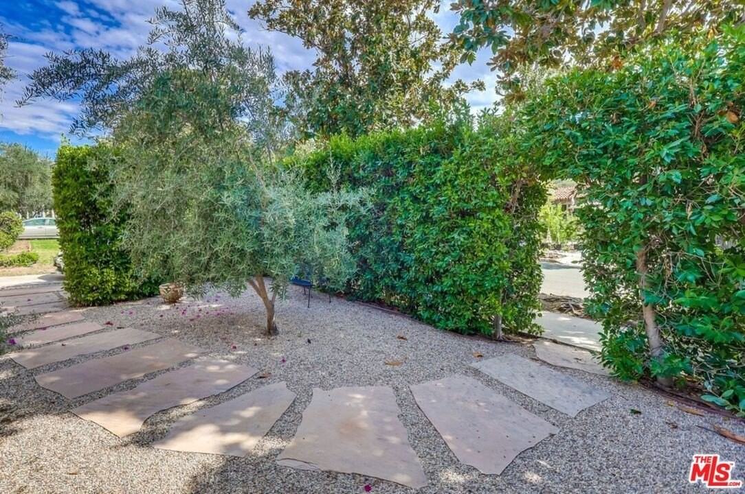 1249 Ethel St - Photo 5 of 33