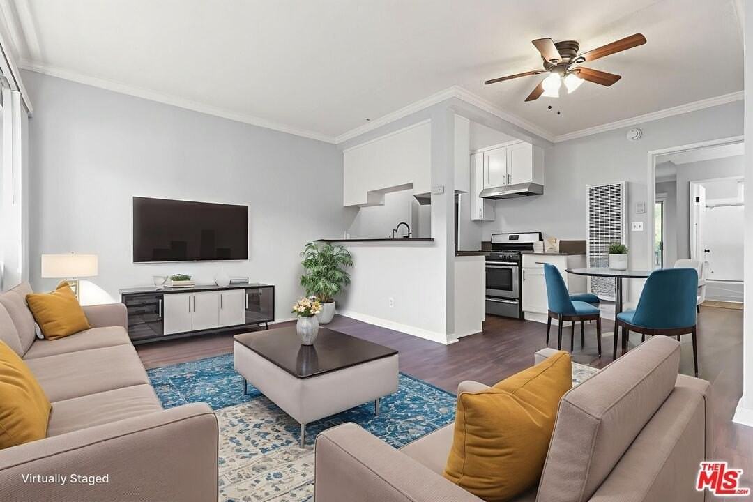 5555 Carlton Way #19