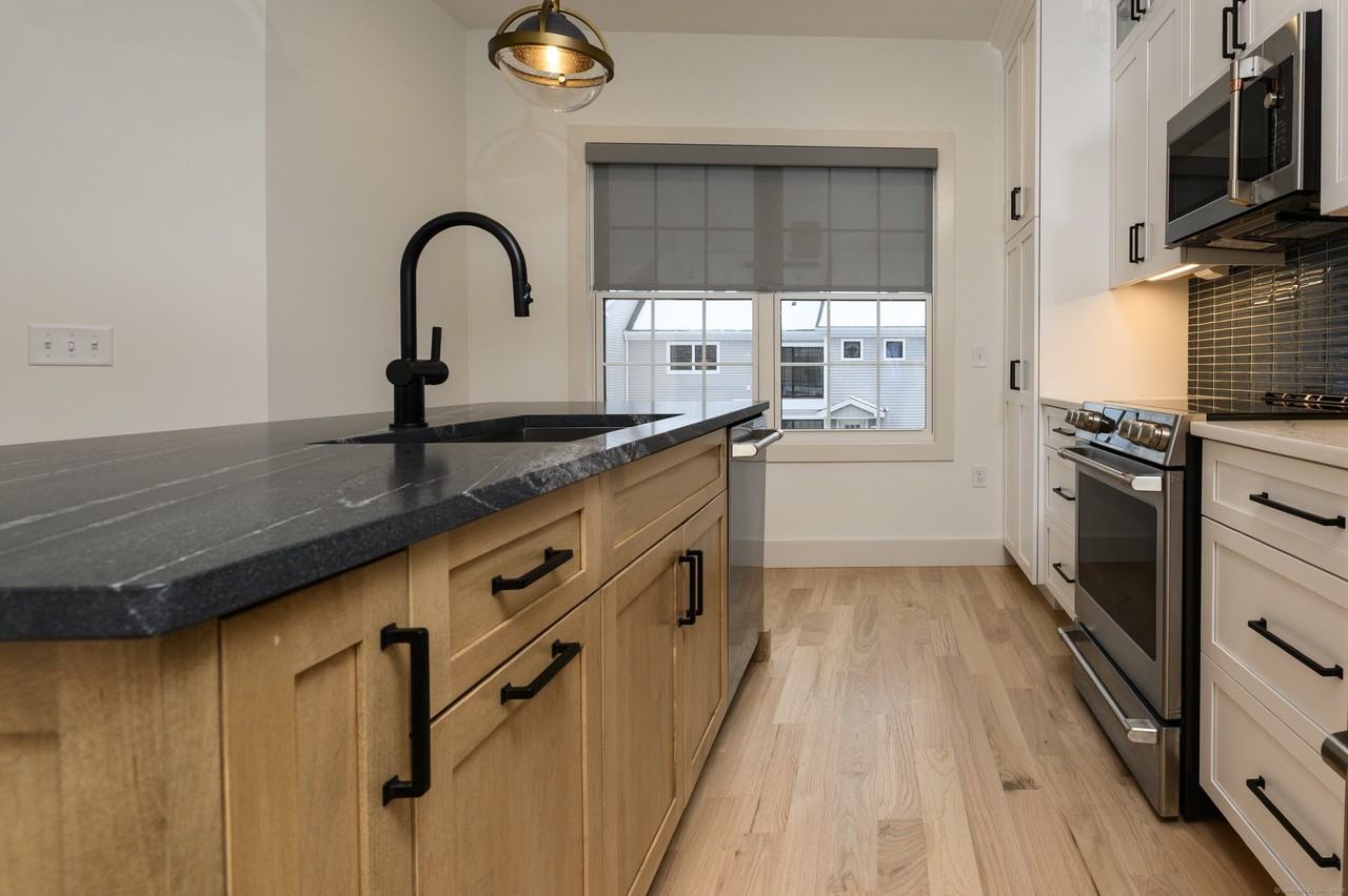 2620 Main St #10 - Photo 4 of 39