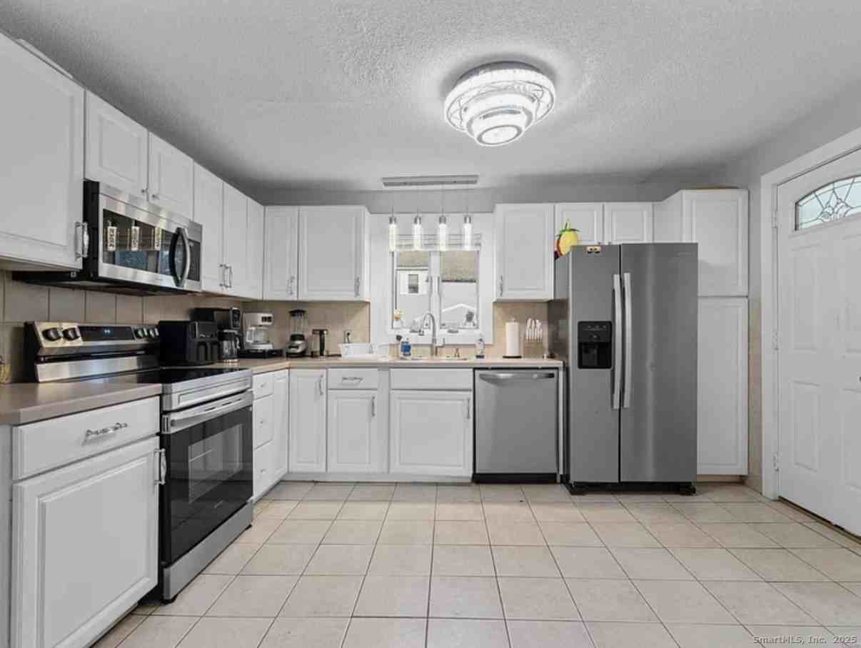 24 Botsford Ave - Photo 4 of 11