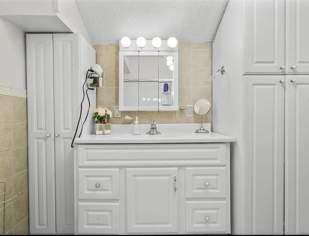 24 Botsford Ave - Photo 7 of 11