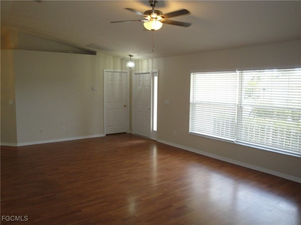 1243 Damen St E - Photo 5 of 15