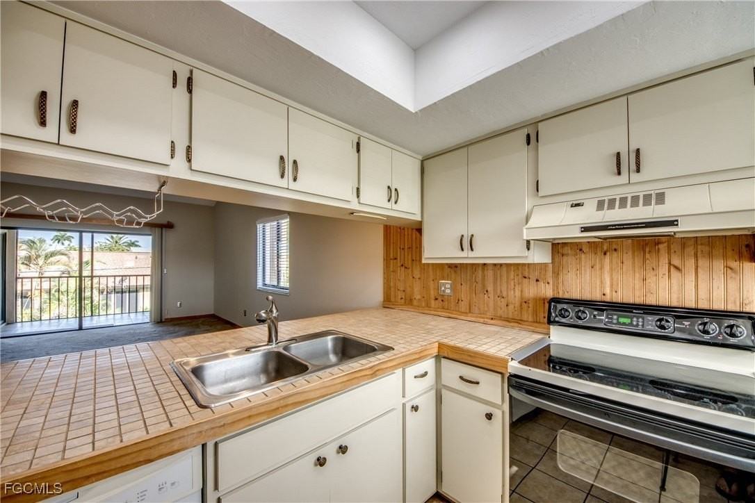 4616 Se 6th Ave Apt 202 #202 - Photo 5 of 25