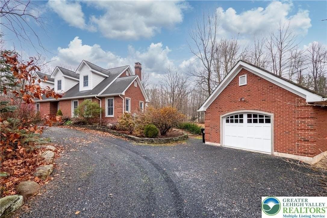 401 Echo Lake Dr - Photo 2 of 44