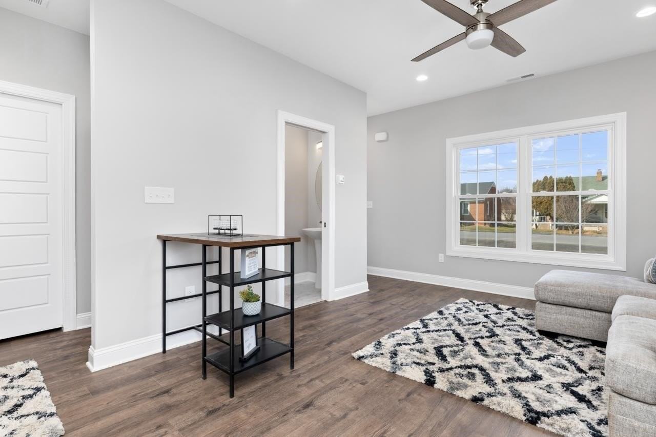 1013 B St - Photo 2 of 29