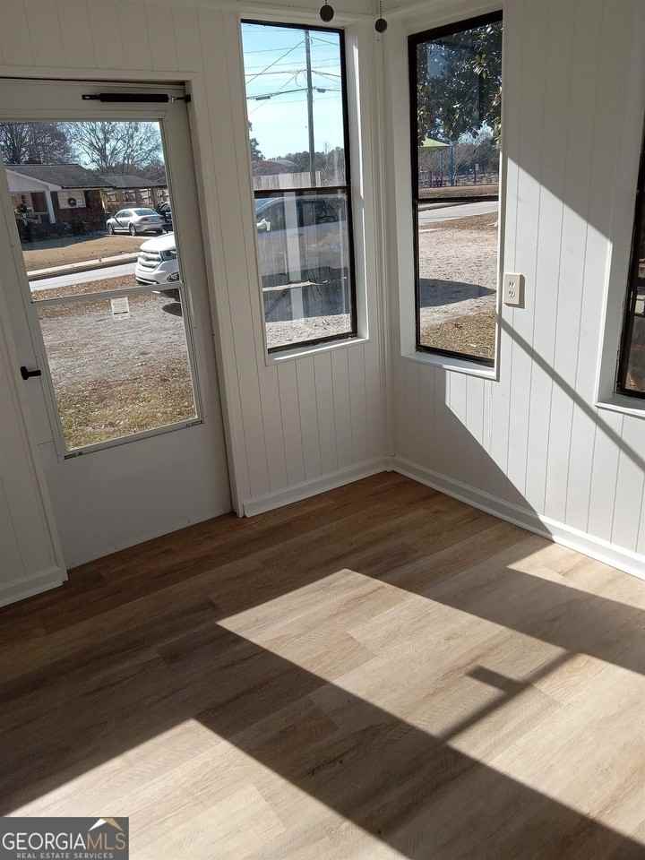 1186 Eastview Rd Ne - Photo 5 of 21