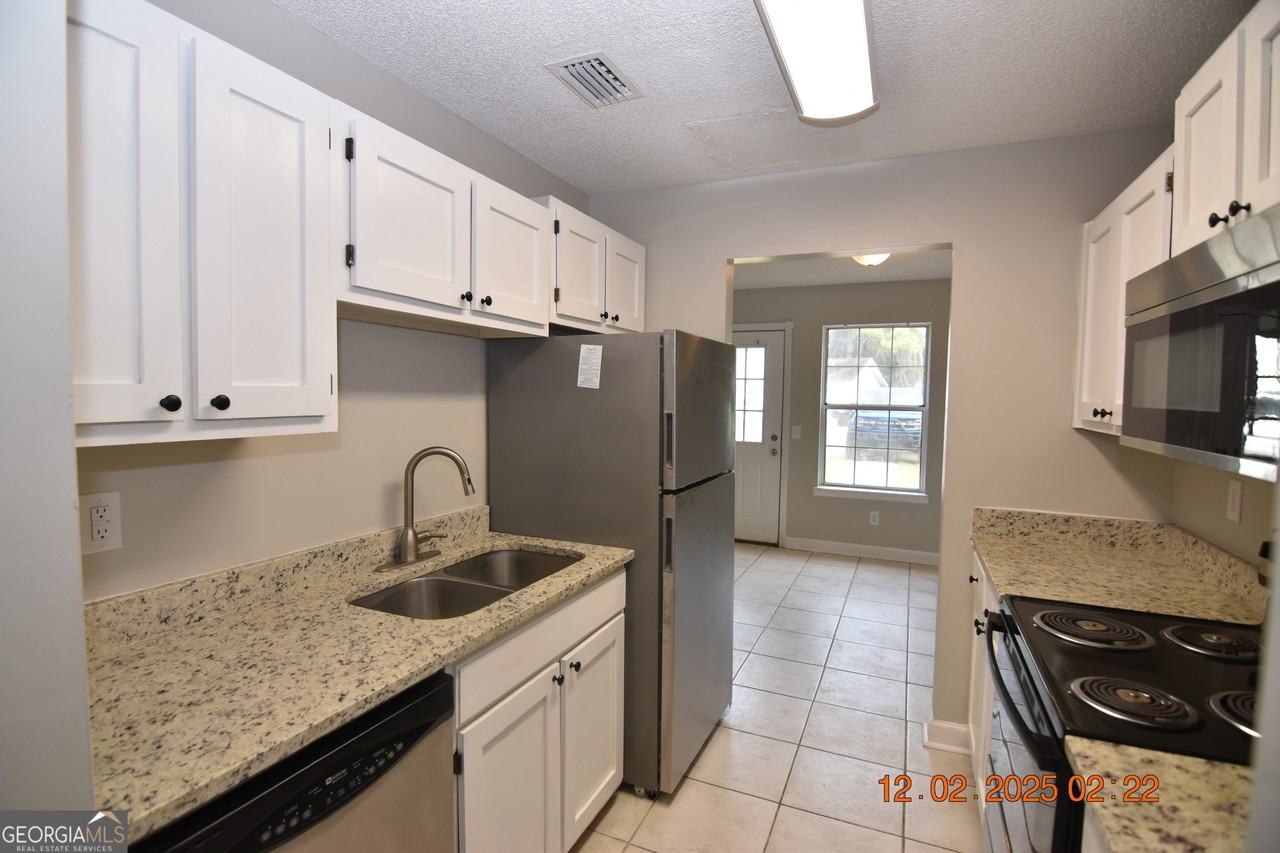 734 Morningside Ln - Photo 3 of 14