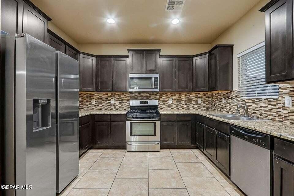 12445 Chamberlain Dr - Photo 4 of 19