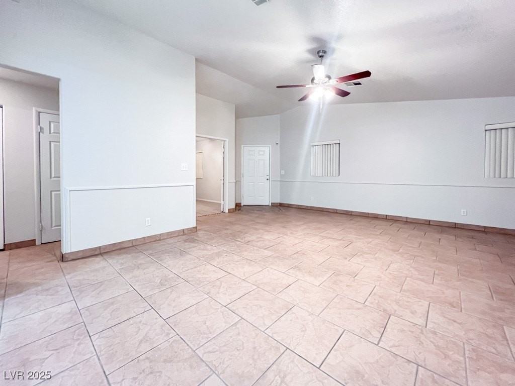 5532 Great Divide St - Photo 4 of 16