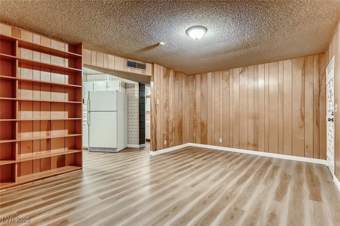 3705 Haddock Ave - Photo 6 of 28