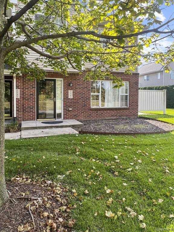 3245 Reeves Drive - Photo 2 of 22