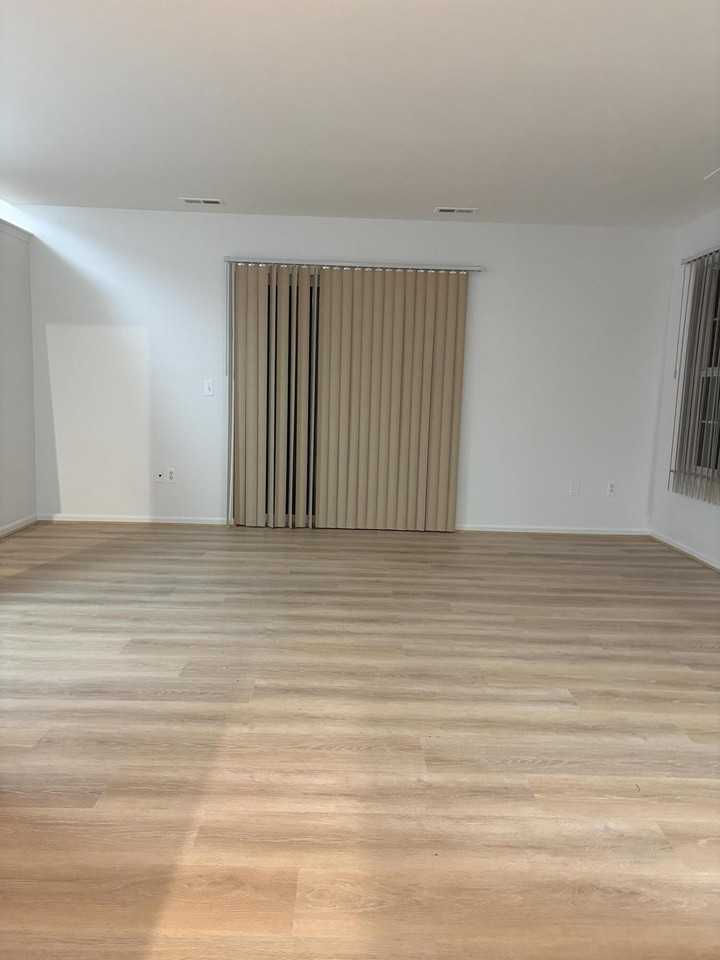 3245 Reeves Drive - Photo 3 of 22