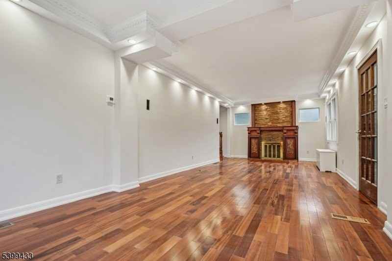 80 Locust Ave - Photo 6 of 47