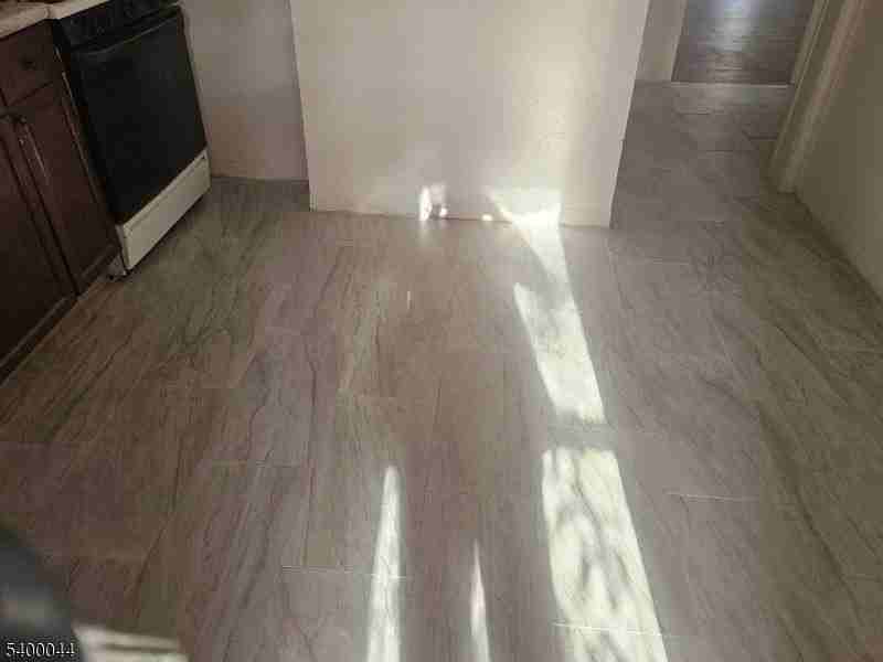 501 Park Avenue - Photo 4 of 7