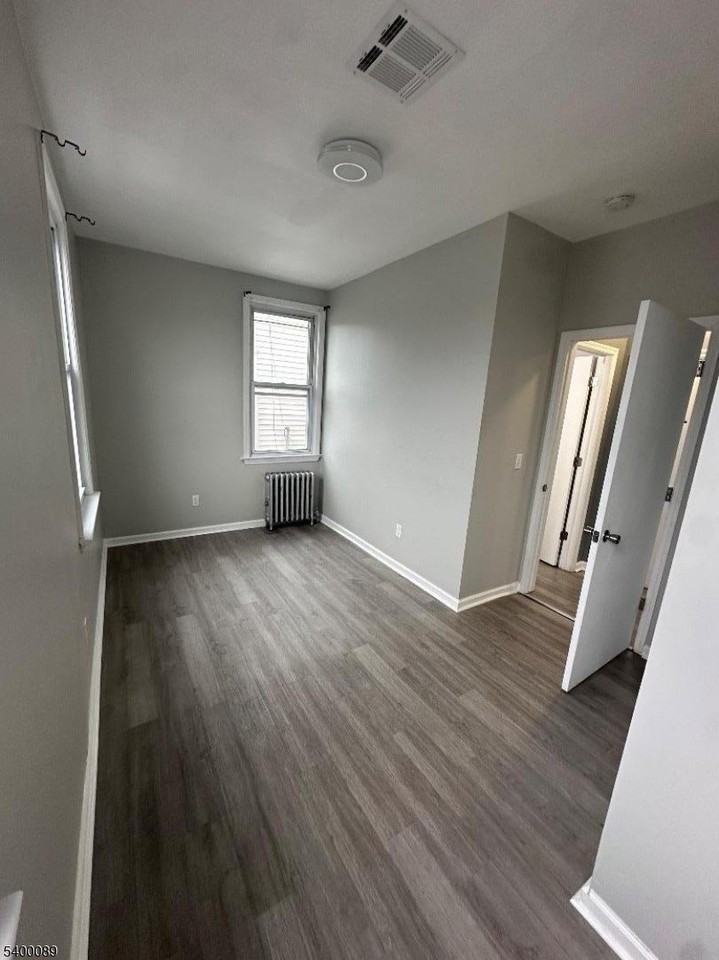 255 E 16th St - Photo 6 of 7