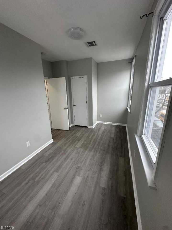 255 E 16th St - Photo 7 of 7