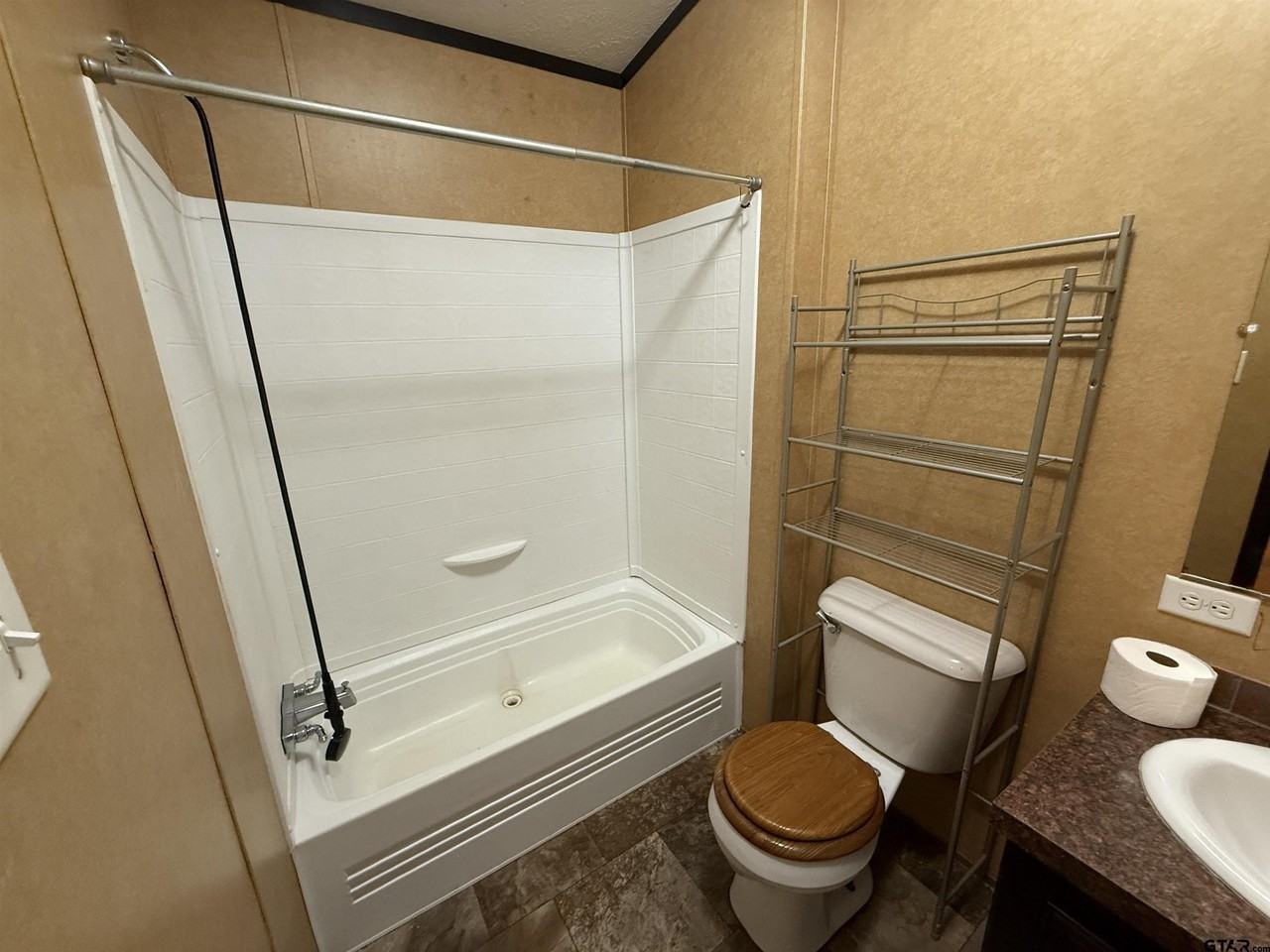 241 County Road 2445 - Photo 4 of 11