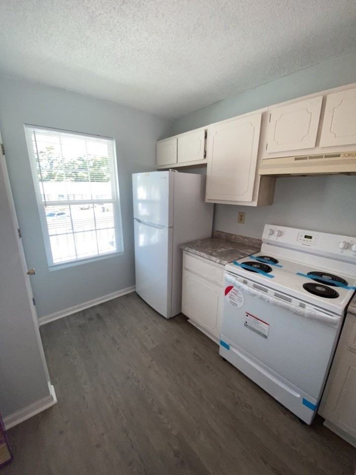 350 Beverly St Apt 104 - Photo 2 of 9