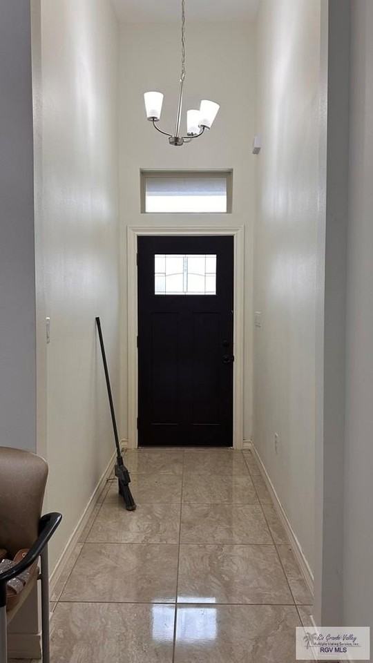 2525 Mamie Dr - Photo 4 of 29