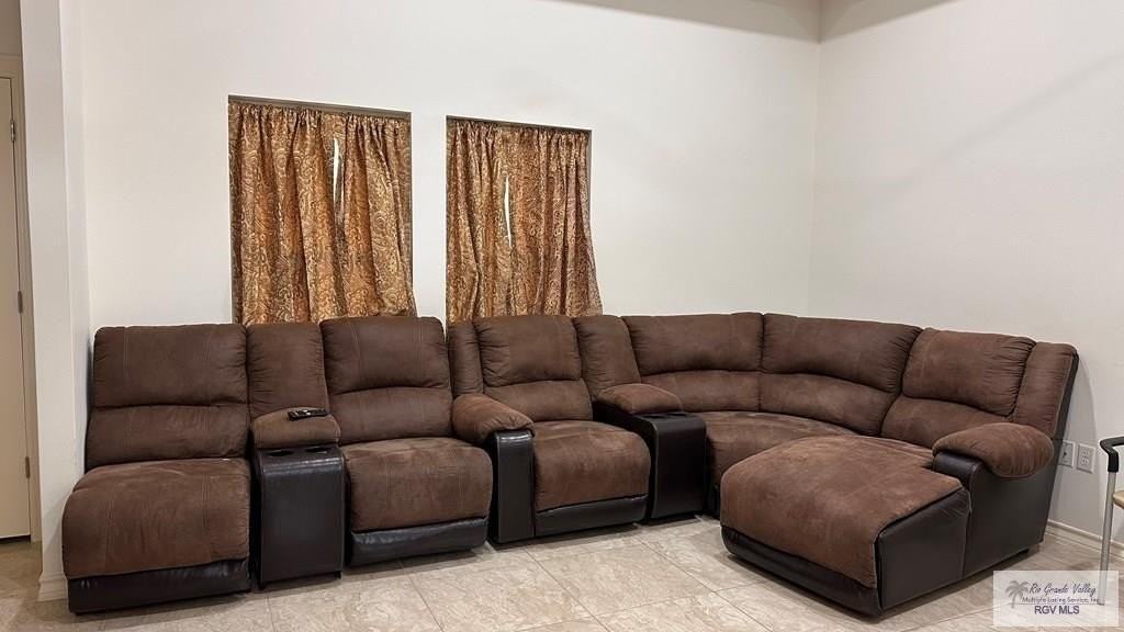 2525 Mamie Dr - Photo 5 of 29