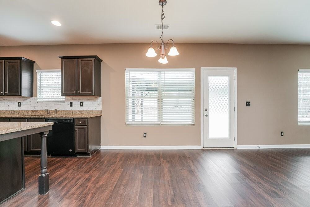 981 Rock Elm Dr - Photo 7 of 17