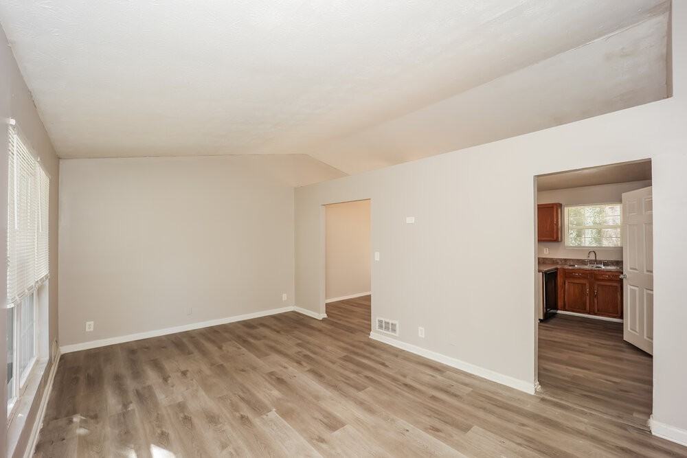 2465 Fairway Cir Sw - Photo 5 of 18