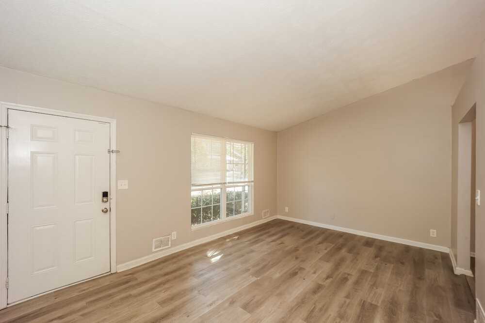 2465 Fairway Cir Sw - Photo 7 of 18