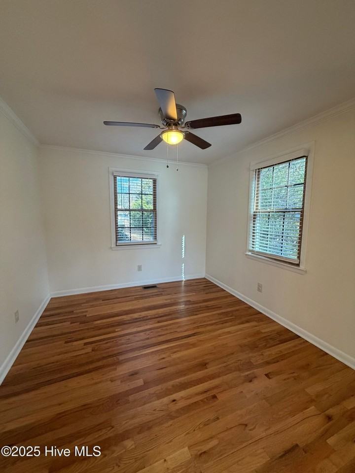 704 Christine Ave - Photo 7 of 32