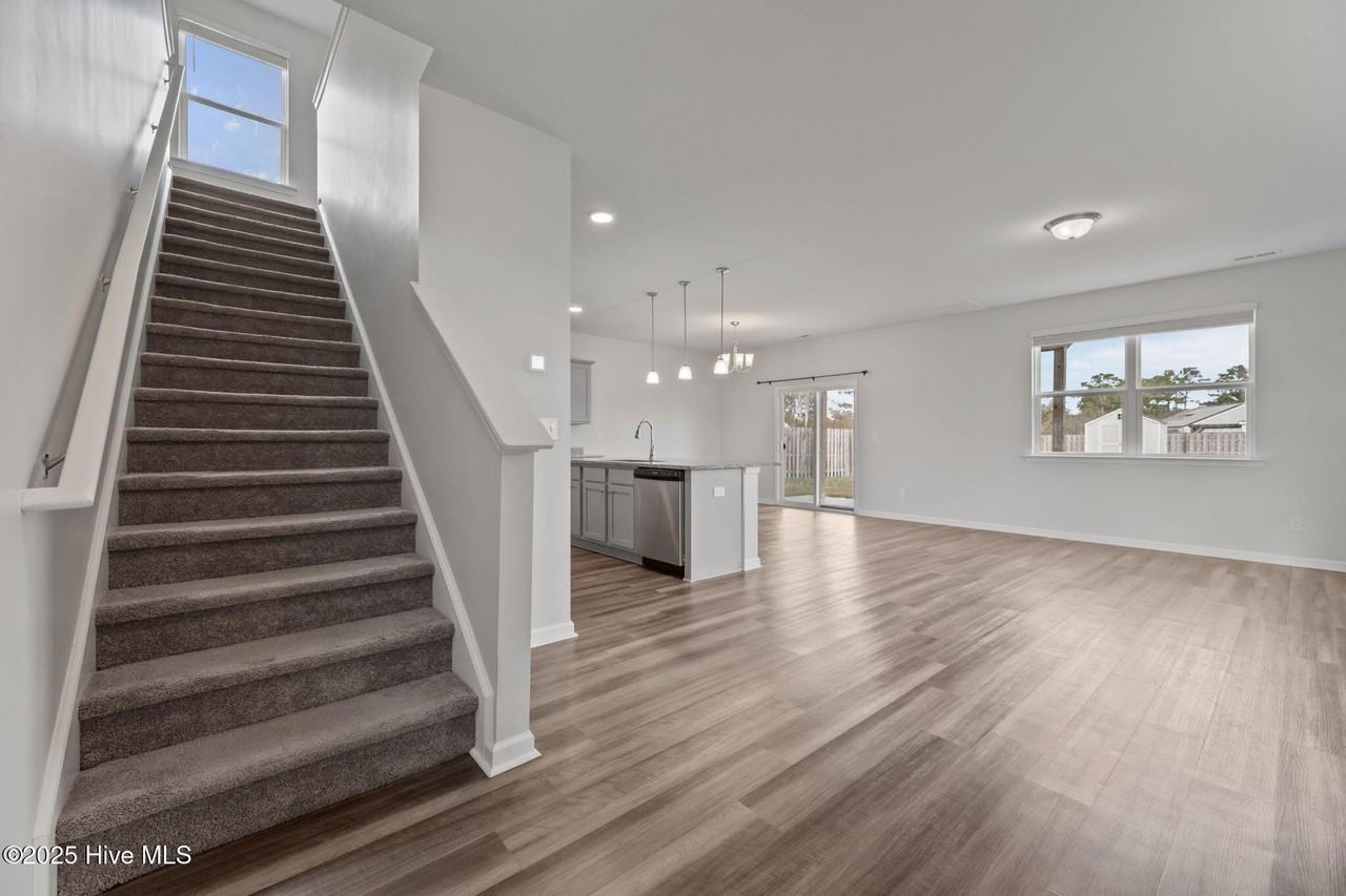 800 Lenox Dr - Photo 2 of 33