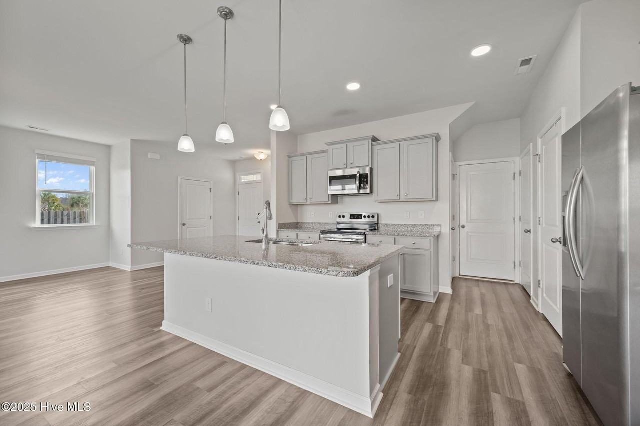 800 Lenox Dr - Photo 5 of 33