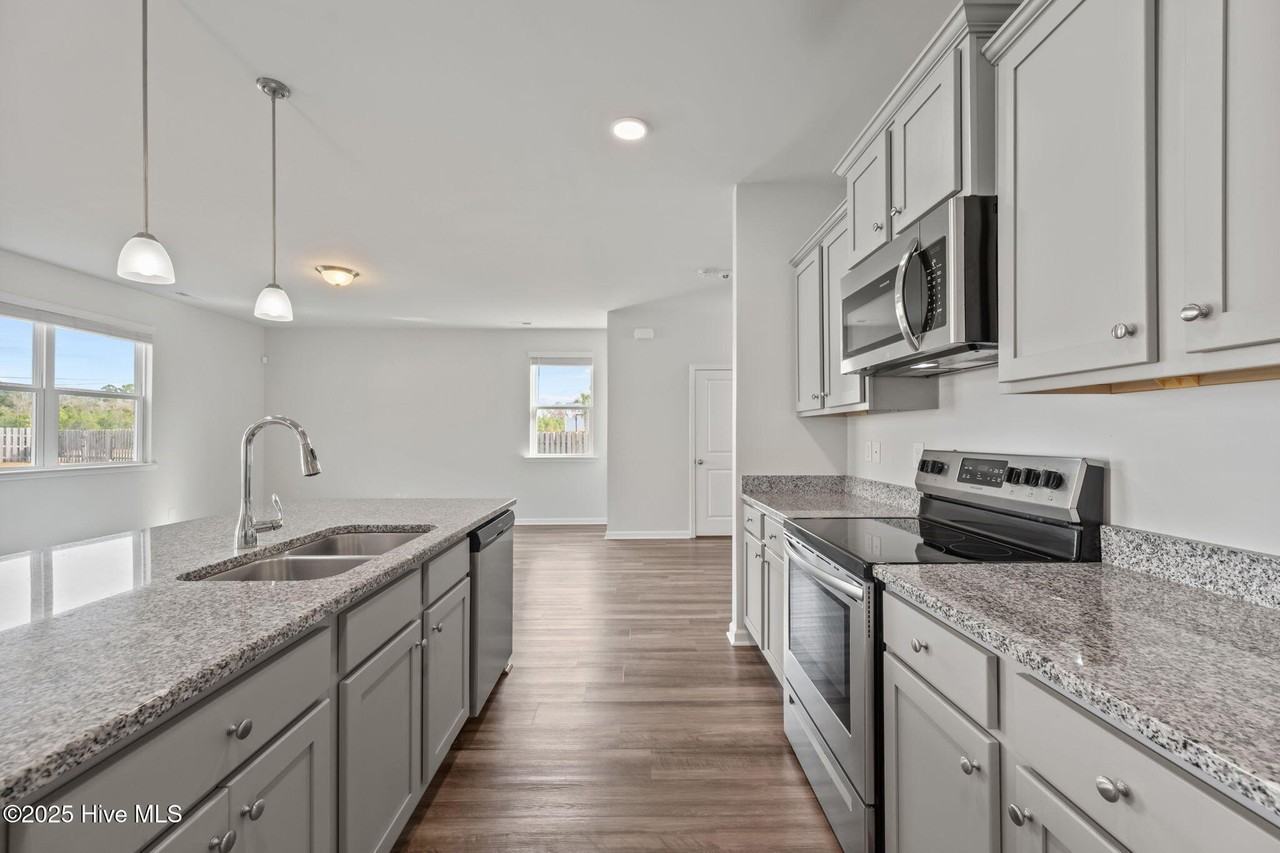 800 Lenox Dr - Photo 7 of 33