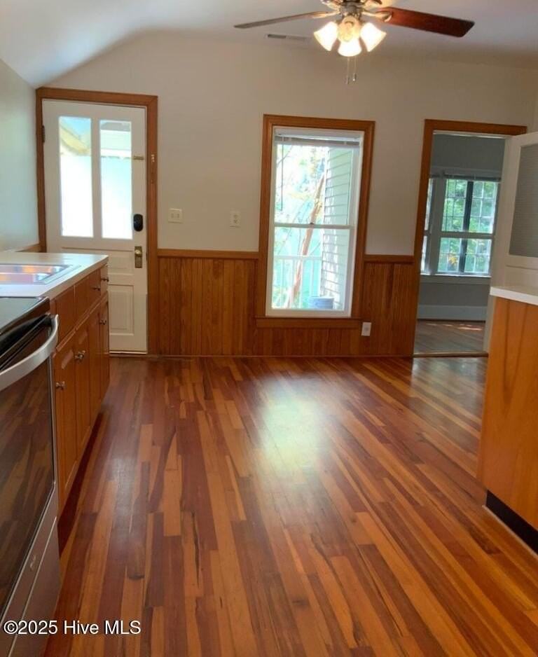 220 E Vermont Ave - Photo 5 of 9