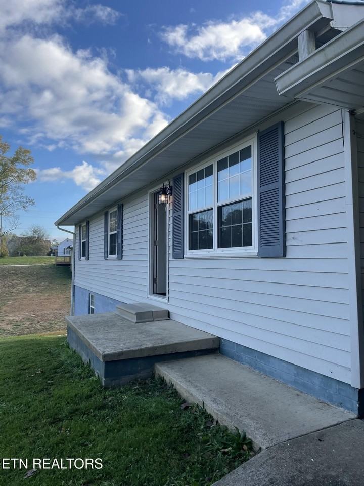 306 N Ridge Ave - Photo 2 of 13