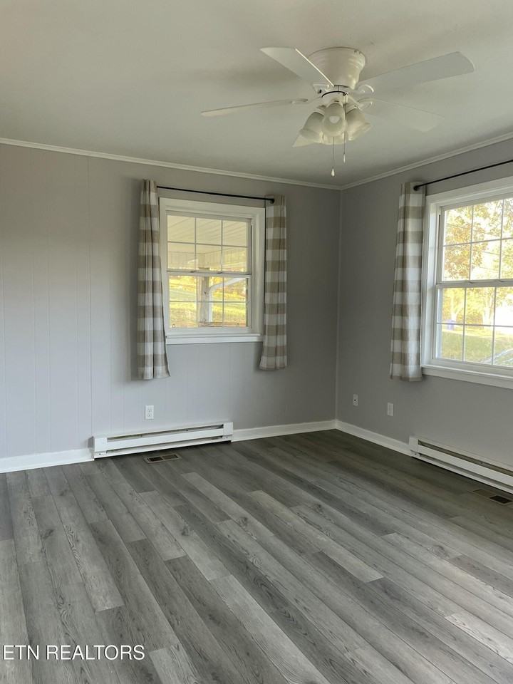 306 N Ridge Ave - Photo 4 of 13