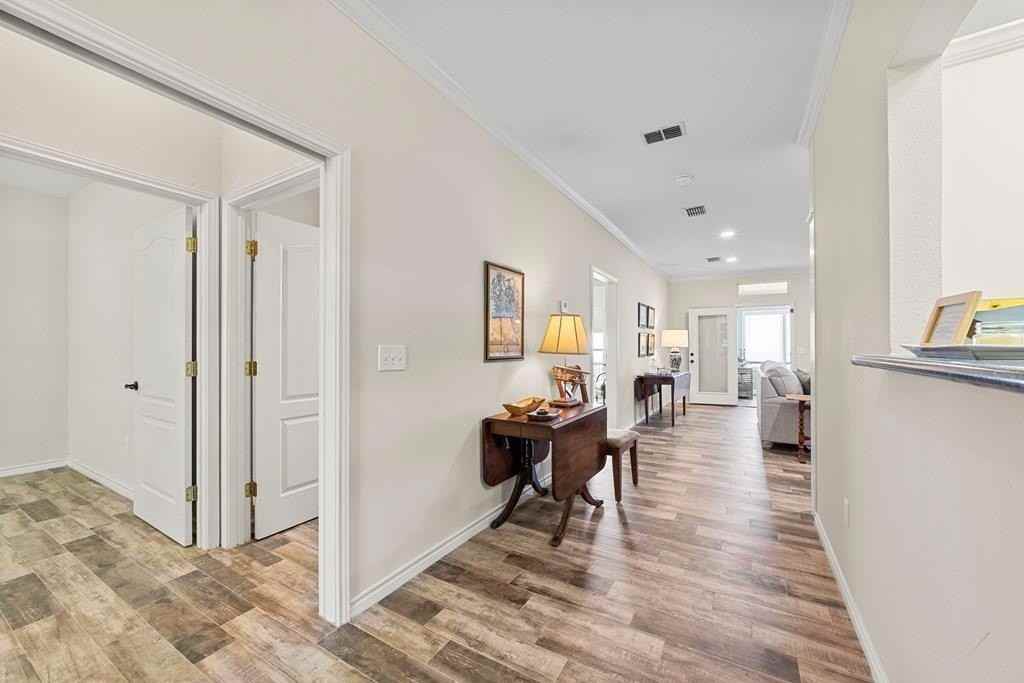 1008 Edinburgh Drive - Photo 3 of 25