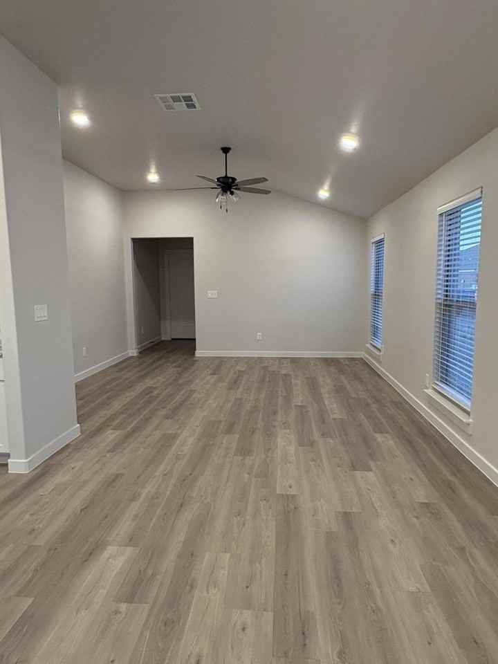 2121 Langford Ave - Photo 4 of 4