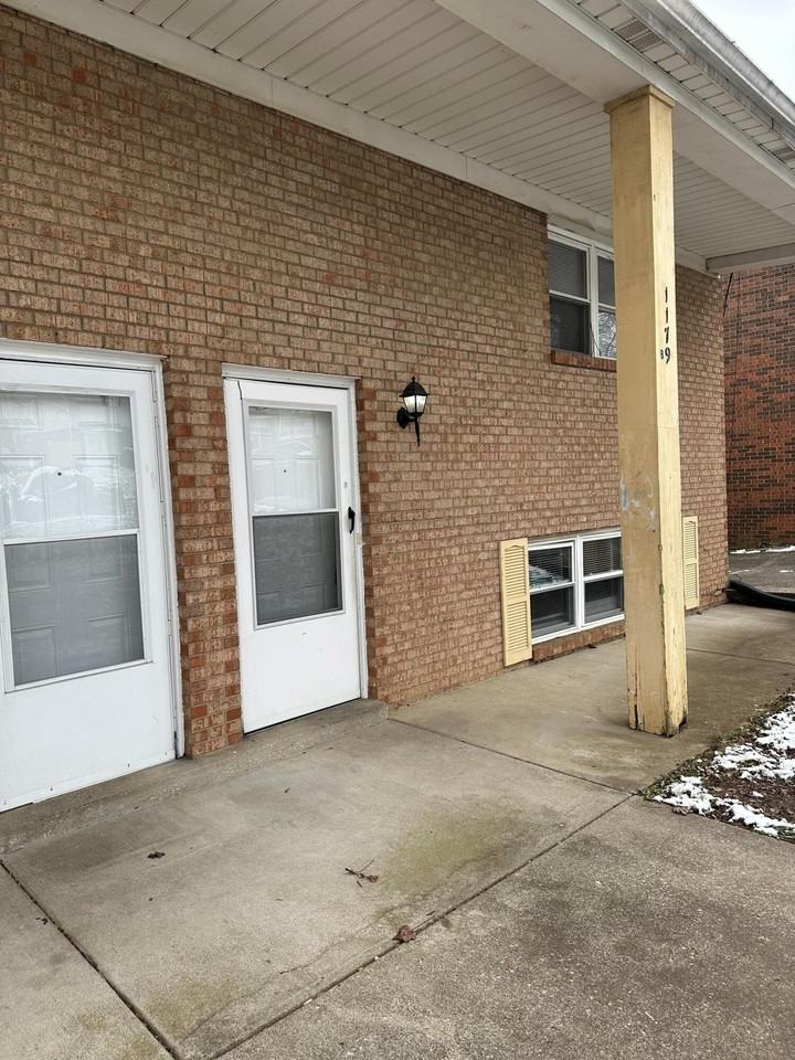 1179 Tatesbrook Dr Unit B #B - Photo 2 of 12