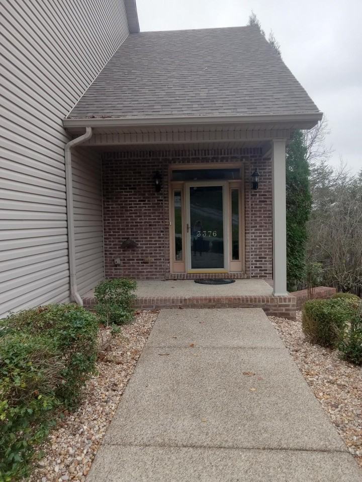 3376 Woodhaven Drive - Photo 4 of 34