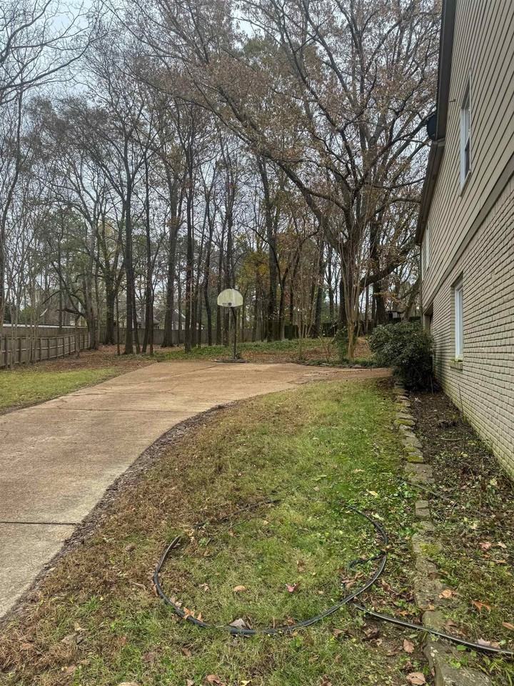 2852 Leesburg Dr - Photo 2 of 18