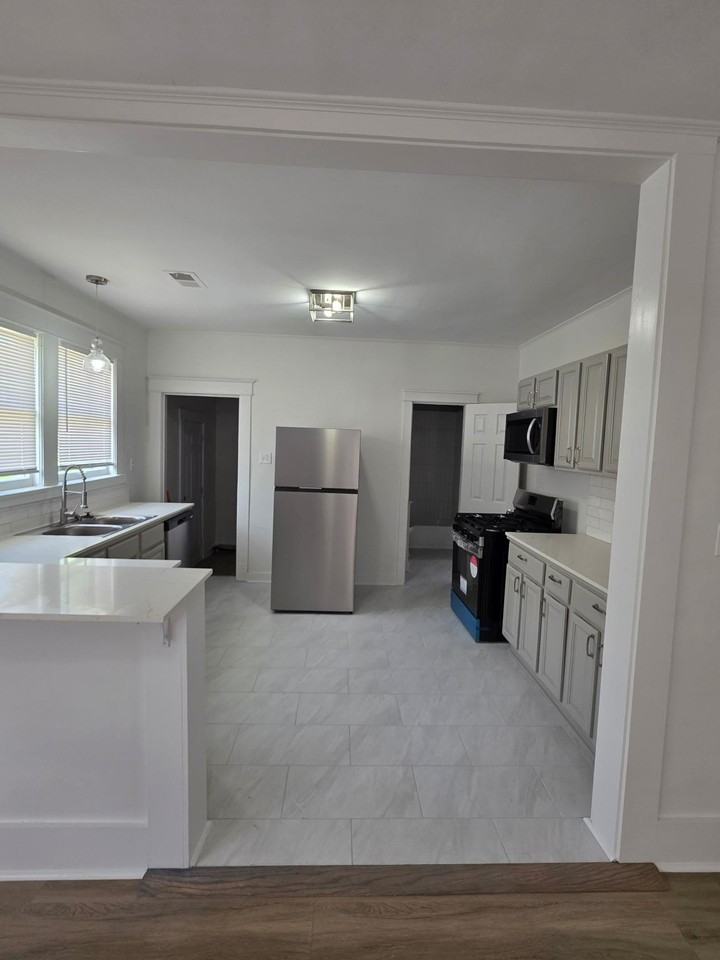 820 N Mcneil St - Photo 2 of 7