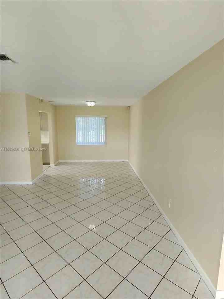 4231 Nw 27th St #NA - Photo 4 of 24