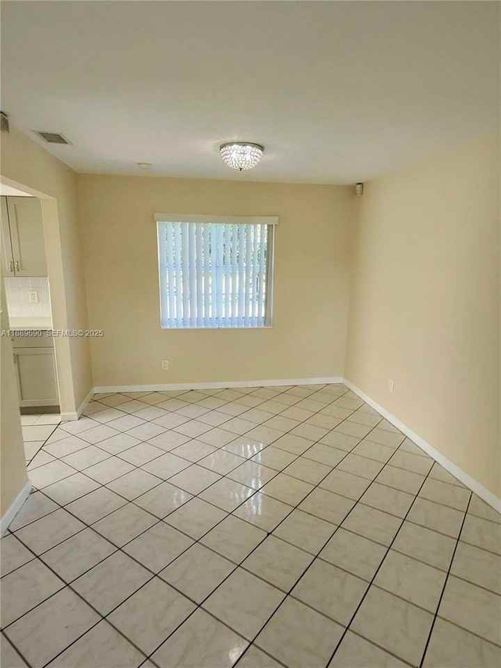 4231 Nw 27th St #NA - Photo 5 of 24